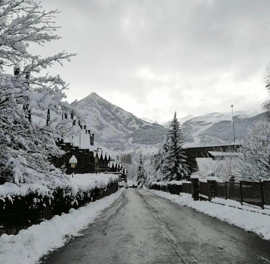 Up Benasque El Grito De Tarzan Apartment Exterior photo